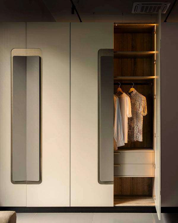 Website_Wardrobe_Gallery_Ode_ (3).webp