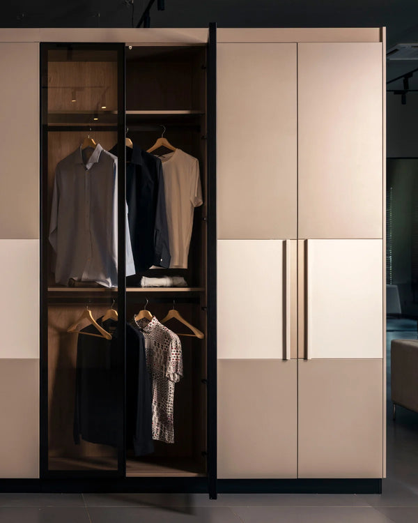 Website_Wardrobe_Gallery_Revo_ (1).webp